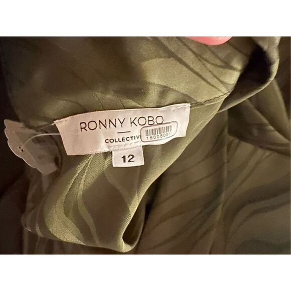 Ronny Kobo Green Long Sleeve Dress With Peek a Boo Back Size 12 - Picture 3 of 10